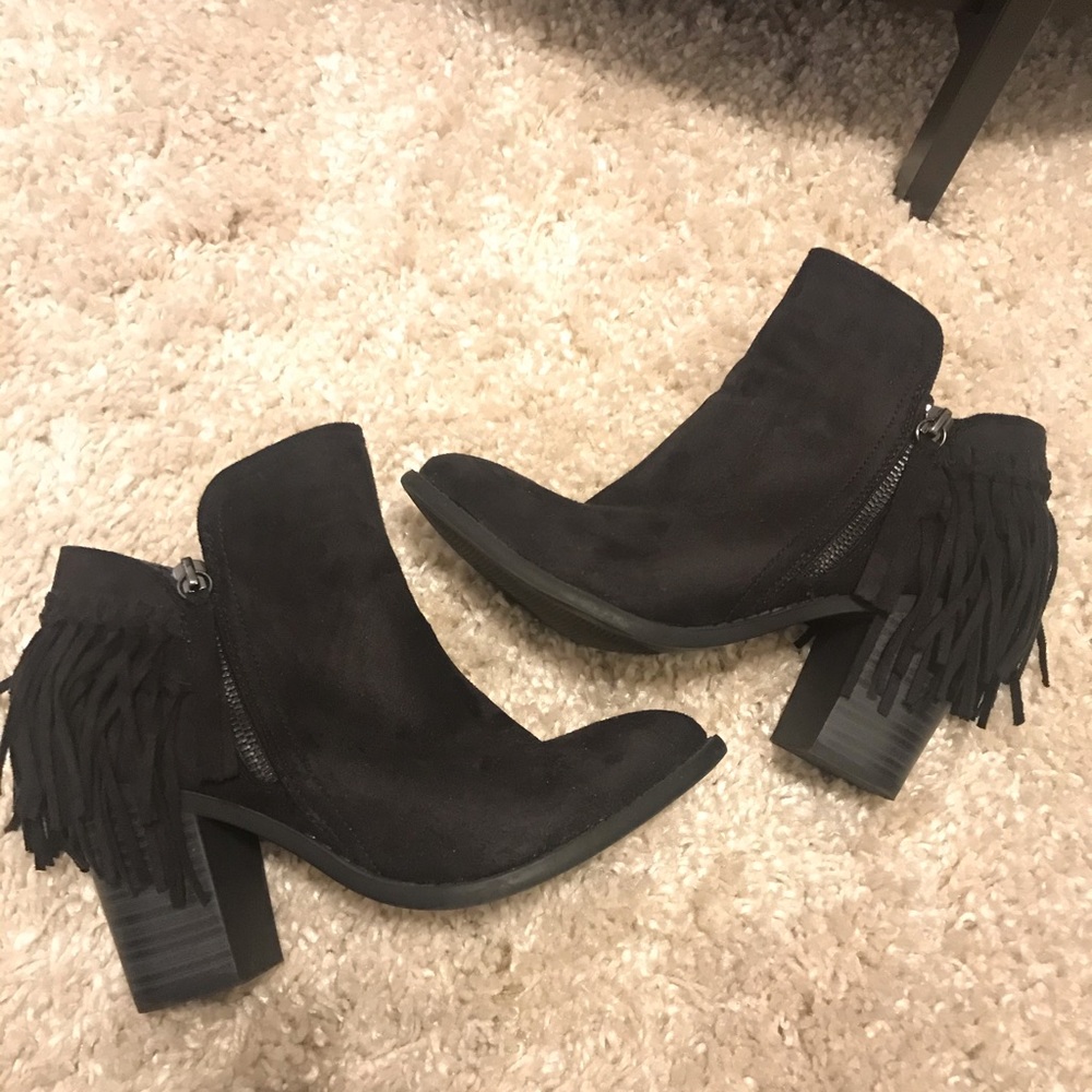 Wild Diva’s Fringe Suede Booties: Size 7